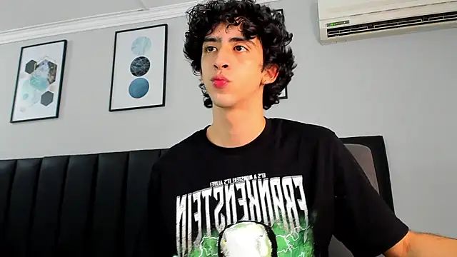 Alezzandro  online show from February 23, 2:11 pm