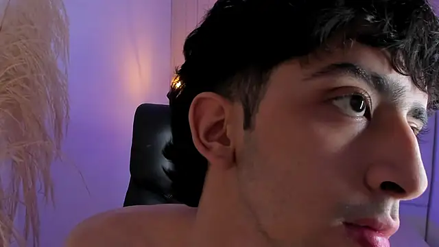 Alezzandro  online show from October 3, 8:14 pm