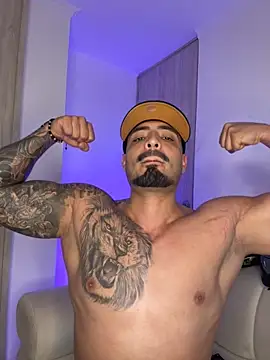 LeandroRusso online show from November 3, 11:17 pm