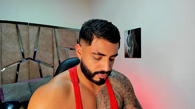 LeandroRusso online show from March 5, 9:50 pm