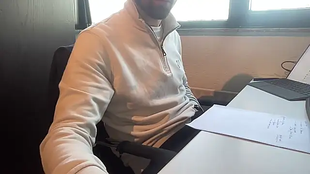 bullyboyy online show from December 15, 9:39 am