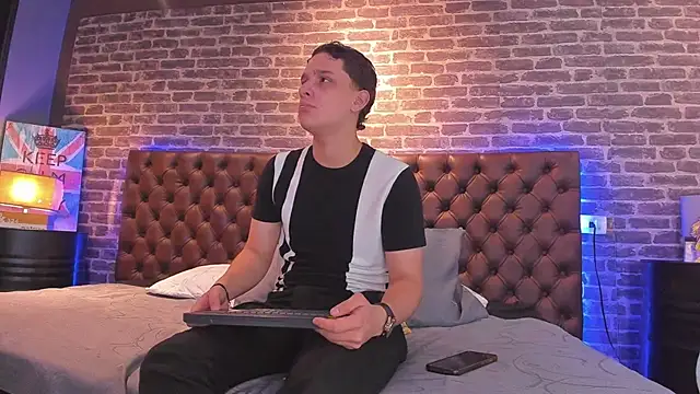 Thomas May4rs online show from February 14, 4:04 am