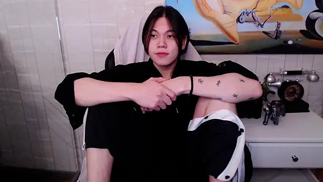 Snapshot of just_gay_ chatting on February 6, 1:32 pm just gay  online show from February 6, 1:32 pm