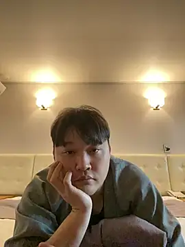 offwhite777 online show from February 19, 8:22 am