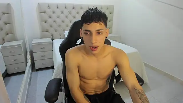 JhoanLeandro online show from December 19, 5:37 am