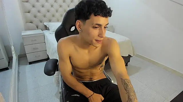 JhoanLeandro online show from November 19, 6:24 am