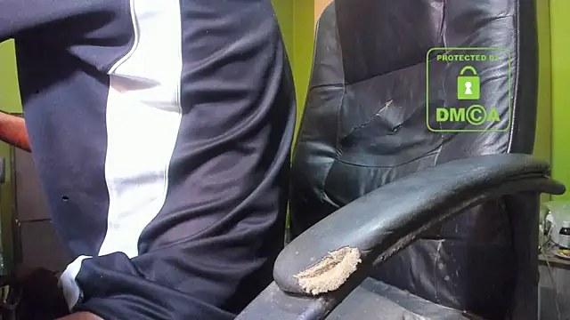 Snapshot of BigCumShoot chatting on October 20, 9:24 am BigCumShoot online show from October 20, 9:24 am