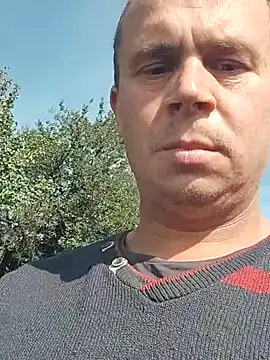 Snapshot of alex_brow_n chatting on October 3, 9:47 am alex brow n online show from October 3, 9:47 am