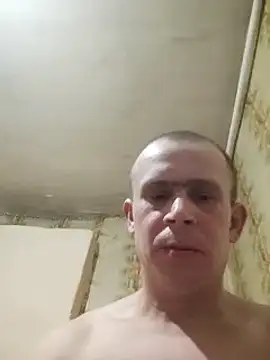 Snapshot of alex_brow_n chatting on February 12, 7:35 pm alex brow n online show from February 12, 7:35 pm