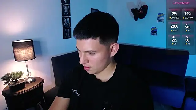 JamesCr  online show from April 8, 2:34 am