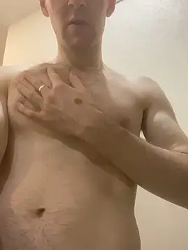 LynnAhNight online show from February 2, 2:14 pm