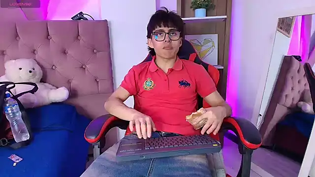 PepperTwink online show from April 7, 4:07 pm