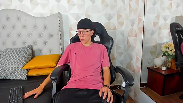Snapshot of Gadiel_Sex chatting on March 6, 1:35 pm Gadiel Sex online show from March 6, 1:35 pm