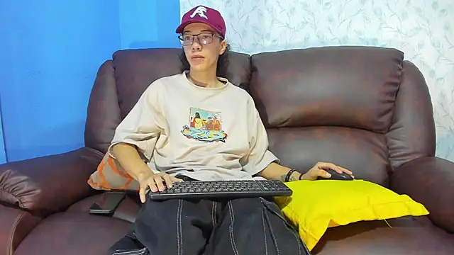 Snapshot of Gadiel_Sex chatting on March 3, 12:43 pm Gadiel Sex online show from March 3, 12:43 pm