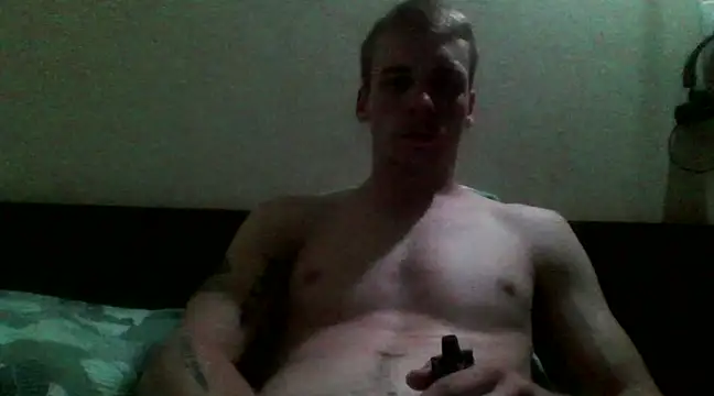 Snapshot of Novinho_pica_rosa chatting on February 4, 3:00 am Novinho pica rosa online show from February 4, 3:00 am