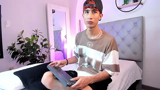 NovaaWheler online show from March 11, 3:59 am