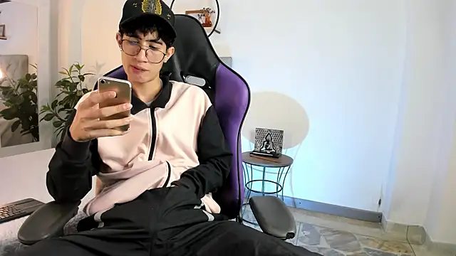 NovaaWheler online show from February 20, 4:07 am