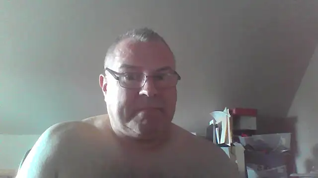 Snapshot of mkestr69 chatting on September 22, 3:33 pm mkestr69 online show from September 22, 3:33 pm