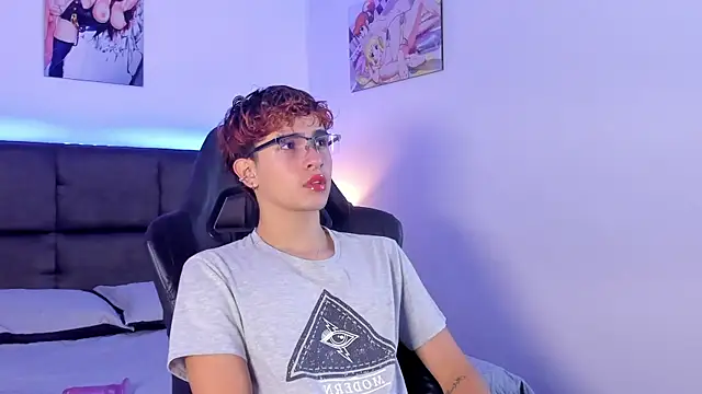 Aiiden 15 online show from October 6, 12:54 pm