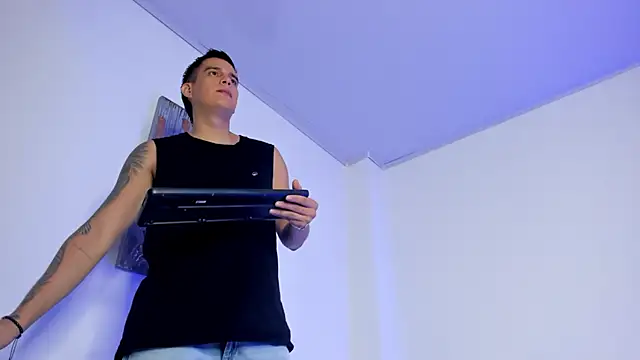 hugosan12 online show from March 13, 4:36 pm