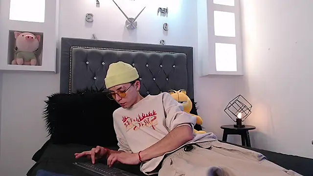 MaikyCooper online show from March 5, 4:35 am