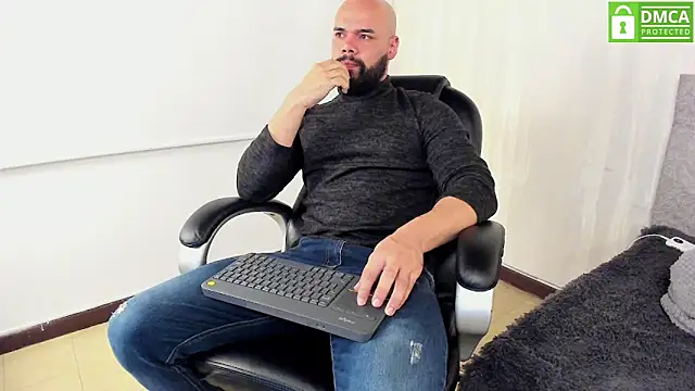 Luke Diaz7 online show from December 21, 7:05 am