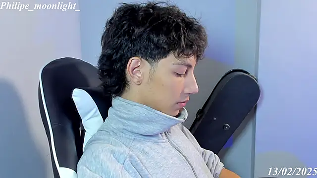 philipe moonlight  online show from February 14, 4:15 am