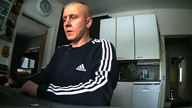 Snapshot of Teemu chatting on March 1, 2:02 pm Teemu online show from March 1, 2:02 pm