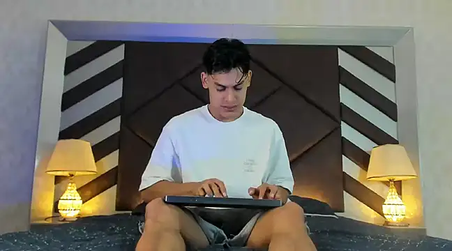 EmilianoPaez online show from March 7, 12:45 pm