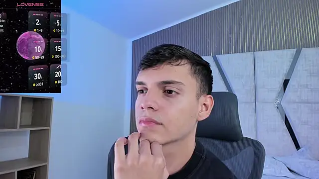 JacobRoberts1 online show from November 15, 8:44 pm