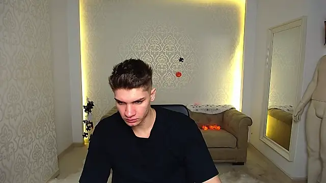 Snapshot of MaxKaiden chatting on October 20, 5:11 am MaxKaiden online show from October 20, 5:11 am