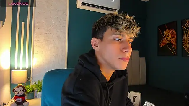 Allex Cano online show from March 10, 3:45 am