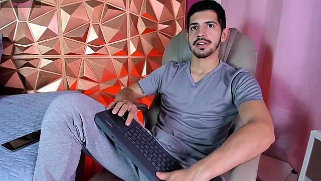 AlejandroStormm online show from April 22, 3:02 am