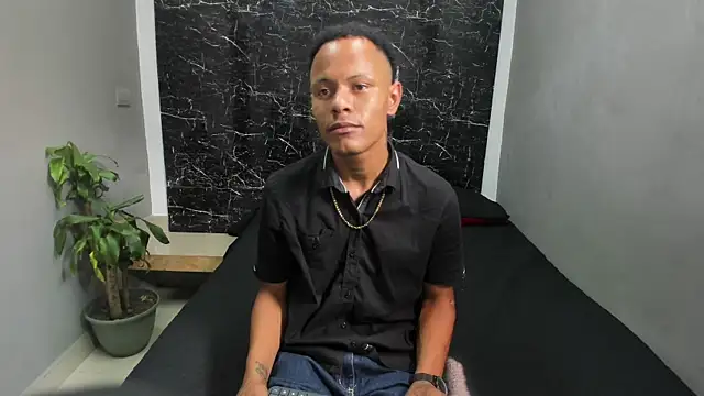 Kalvin Bronw96 online show from March 3, 7:45 pm