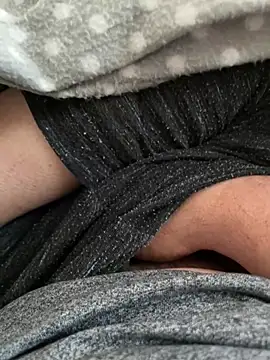 Snapshot of littletoy64 chatting on February 27, 7:44 am littletoy64 online show from February 27, 7:44 am