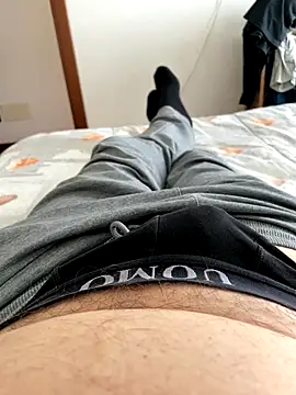 Snapshot of littletoy64 chatting on October 18, 1:05 pm littletoy64 online show from October 18, 1:05 pm