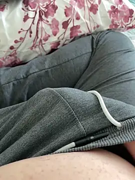 Snapshot of littletoy64 chatting on March 3, 2:21 pm littletoy64 online show from March 3, 2:21 pm