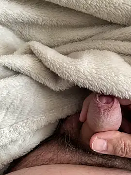 Snapshot of littletoy64 chatting on October 22, 9:46 am littletoy64 online show from October 22, 9:46 am