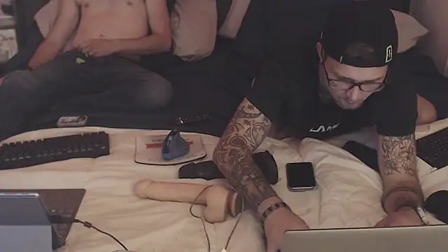 weknowourworth6999 online show from October 6, 3:22 am