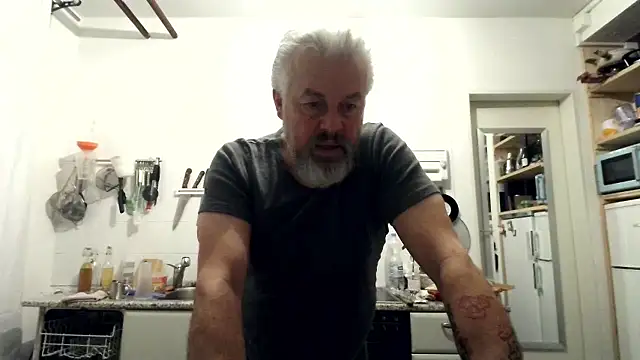 Berg Boy online show from January 13, 6:18 am