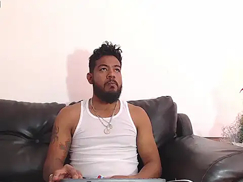 BladeFoxxx1 online show from December 14, 6:26 pm