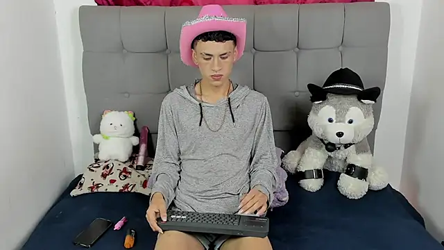 jeims hotboy online show from July 4, 12:30 pm