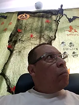 Snapshot of OrionStone chatting on October 20, 8:13 pm OrionStone online show from October 20, 8:13 pm