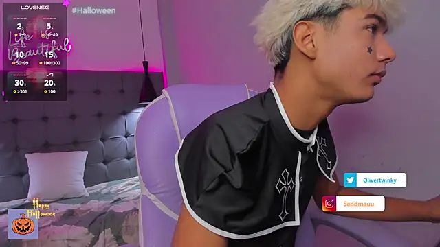 OliverTwinky online show from October 31, 1:47 pm