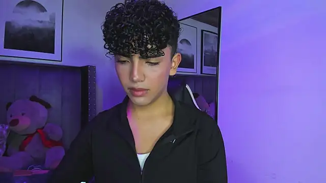 Snapshot of Niick_Twink chatting on October 20, 7:29 pm Niick Twink online show from October 20, 7:29 pm