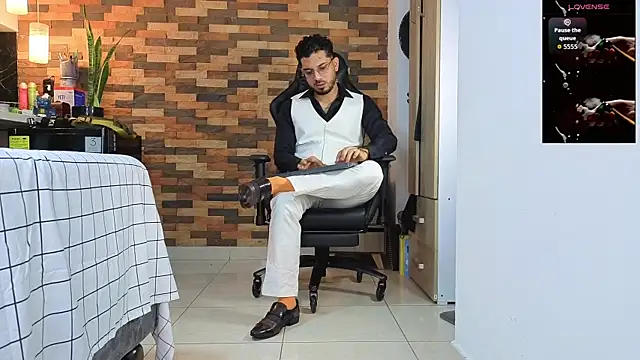 samuelcoopeer online show from April 28, 6:45 pm