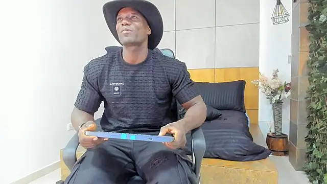 MarcusBlack  online show from February 27, 12:17 pm