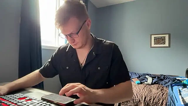 lustylyndon online show from May 22, 4:45 pm