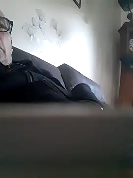 Snapshot of Vince072 chatting on October 2, 5:55 am Vince072 online show from October 2, 5:55 am