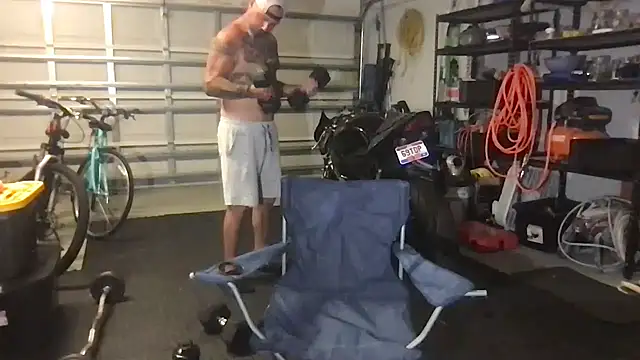 Snapshot of tattedNitalian chatting on October 27, 2:25 am tattedNitalian online show from October 27, 2:25 am